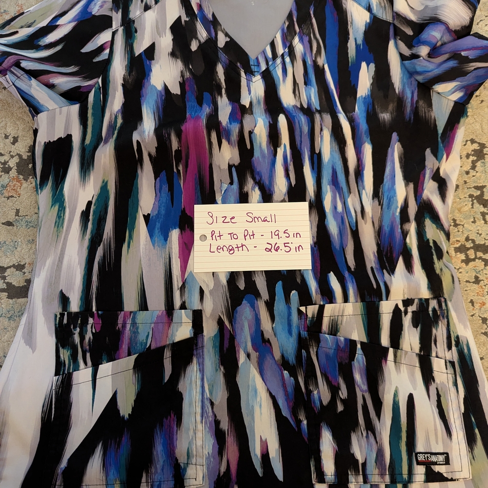 Grey's Anatomy Black and White Graphic Short Sleeve Blouse